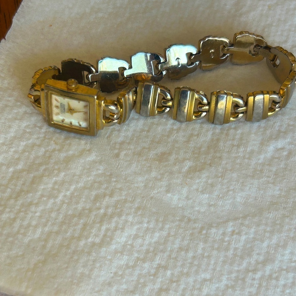 Vintage Citizen Gold and Silver Bracelet Watch - Picture 8 of 10